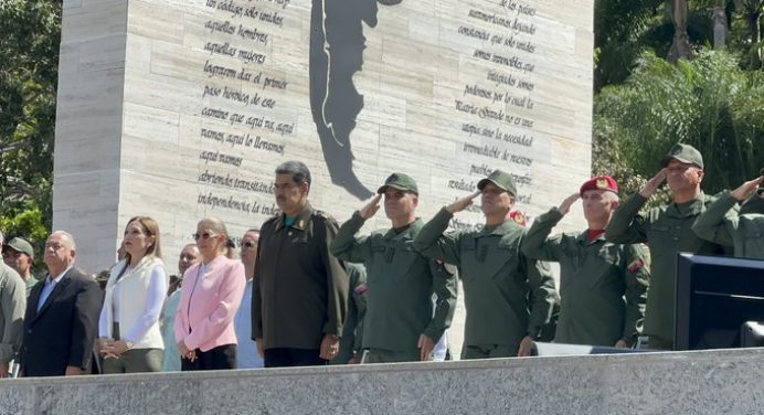 Presidente Maduro realiza salutación de fin de Año a la FANB