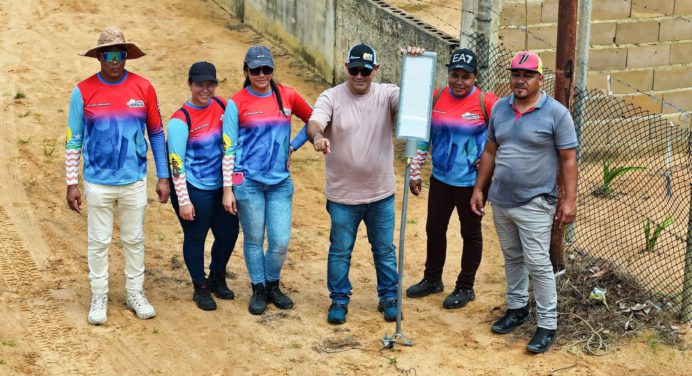 Rehabilitan alumbrado en la comunidad de Uverito