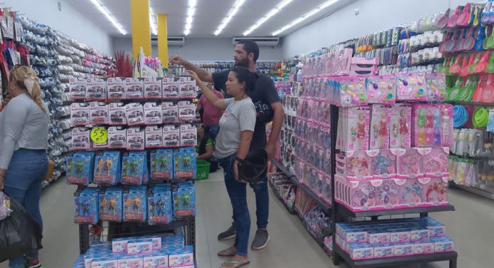 ¡Resuelve tu amigo secreto con todo a un dólar!