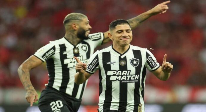 Savarino anotó un golazo y dejó a Botafogo a un paso del título en Brasil