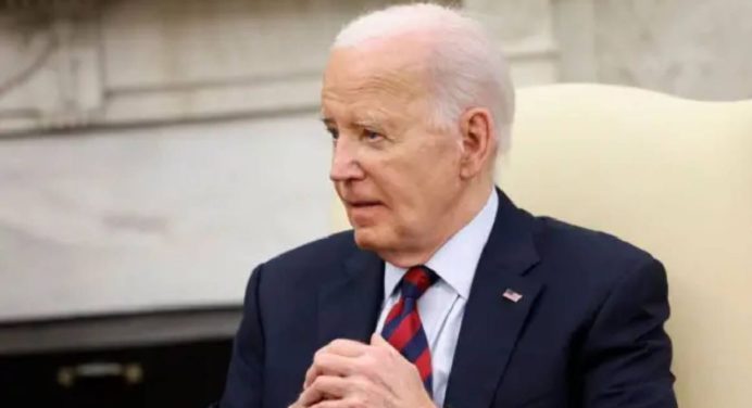 Senadores demócratas dan ultimátum a Biden para proteger a los migrantes antes de Trump