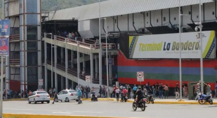 Terminal de la Bandera sigue con flujo sostenido de pasajeros estas navidades