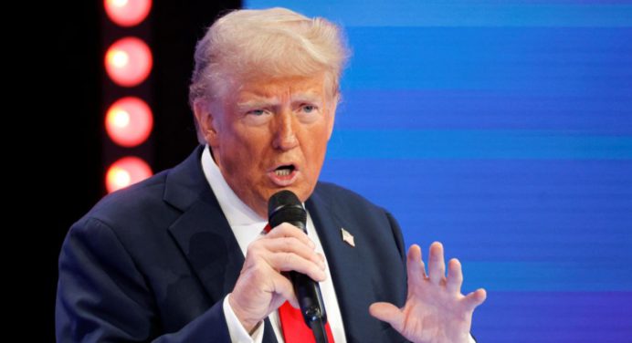 Trump aseguró que dejará de comprar petróleo a Venezuela