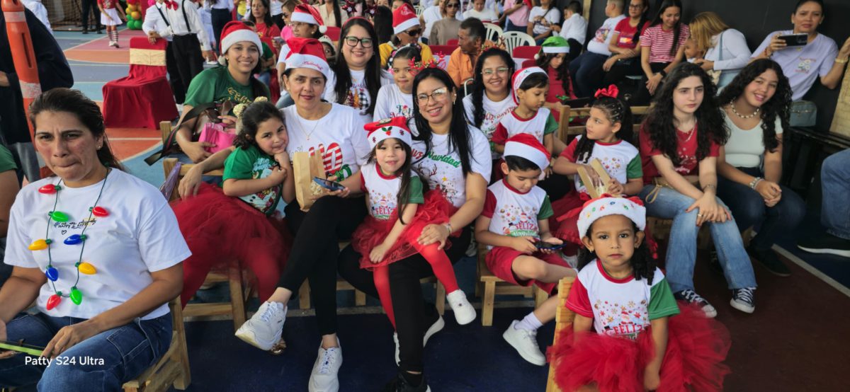 u e manuelita saenz celebro a lo grande su parrandon navideno fotos laverdaddemonagas.com imagen de whatsapp 2024 12 12 a las 19.20.59 5a2a733b