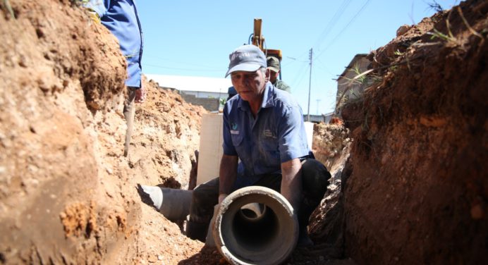 Aguas de Monagas construye colector de aguas servidas en Campo Ayacucho