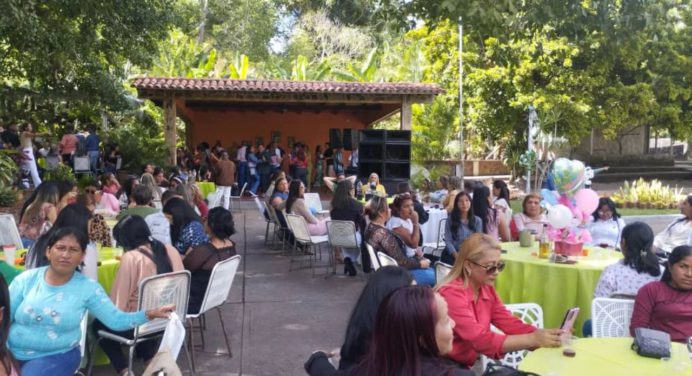 Alcaldía del municipio Acosta reconoció a los docentes en su día