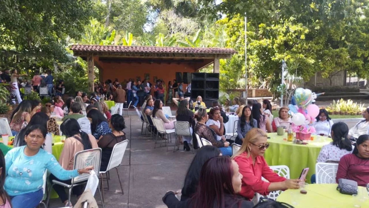 Alcaldía del municipio Acosta reconoció a los docentes en su día