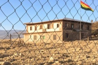 Argentina instala cercado