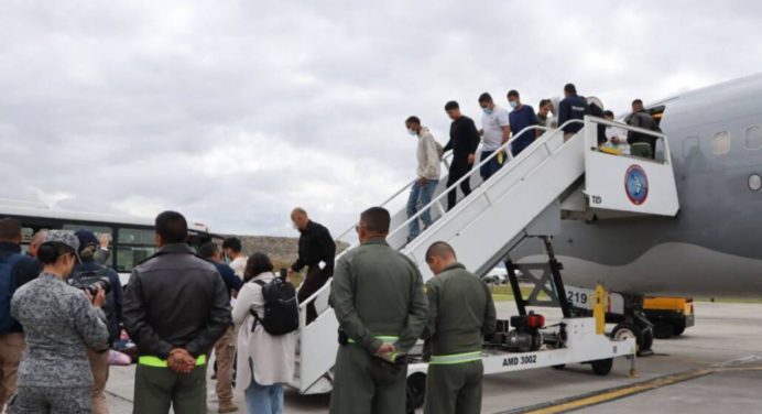 Arribó a Colombia el tercer avión con deportados de Estados Unidos