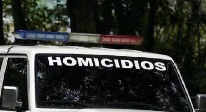 Asesinan a hombre de un hachazo en la cabeza por celos