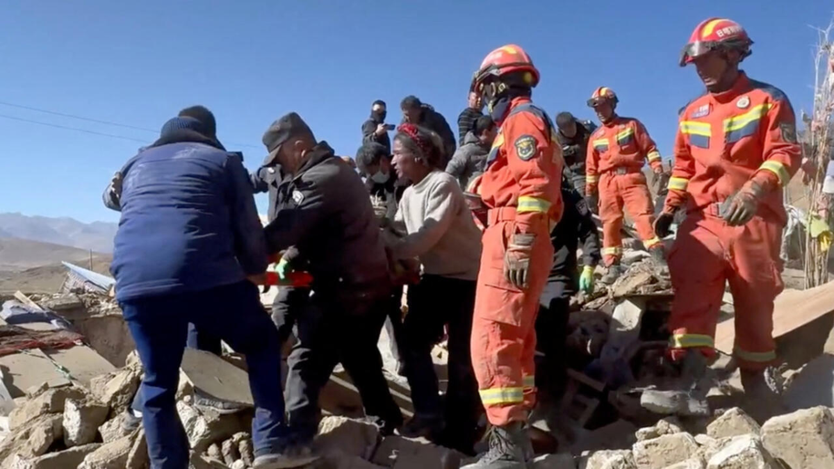 Aumentan a 126 las víctimas mortales tras terremoto en el Tíbet