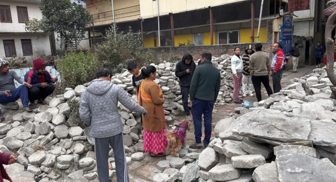 Aumentan a 126 las víctimas mortales tras terremoto en el Tíbet