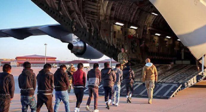 Colombia impide ingreso de aviones de EE. UU. con deportados en condiciones indignas