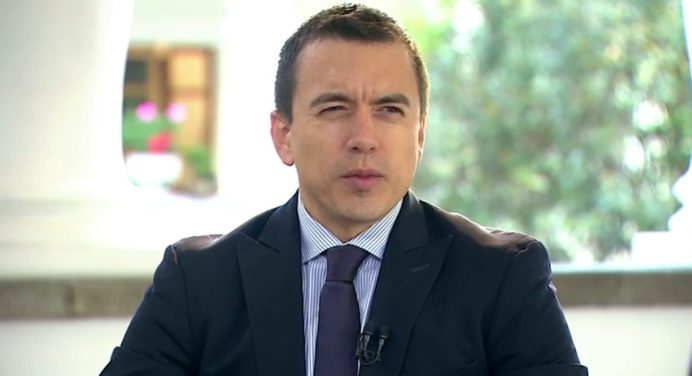 Daniel Noboa sube en las encuestas de la carrera presidencial de Ecuador-2025