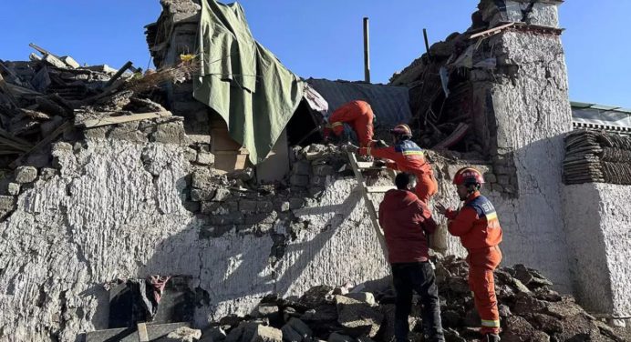 El dalái lama lamenta la tragedia del terremoto en Tíbet: 95 vidas perdidas