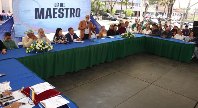 En Monagas rinden homenaje a más de 2 mil educadores en su día