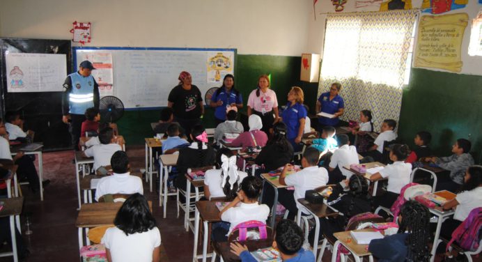 Estudiantes de Zamora se suman a jornada por convivencia escolar y la paz