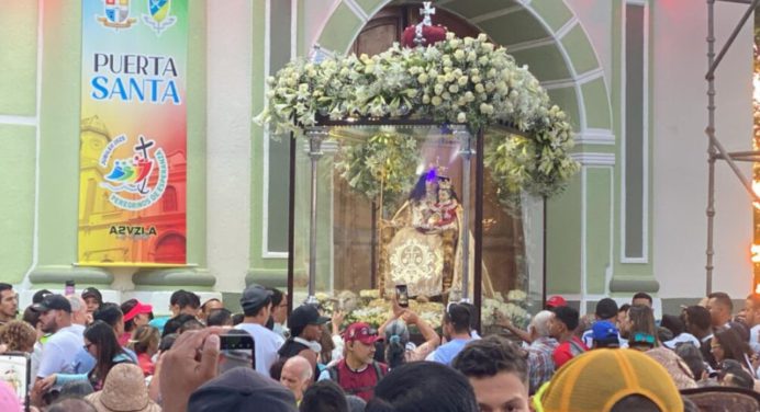 Feligreses celebran la procesión de la Divina Pastora en Santa Rosa este 14-ENE