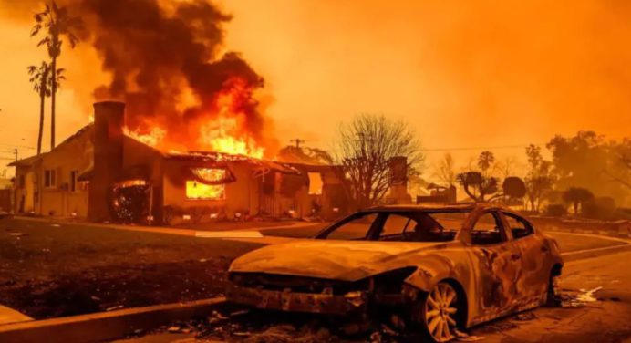 Fuertes vientos en Los Ángeles aumentan el riesgo de más incendios