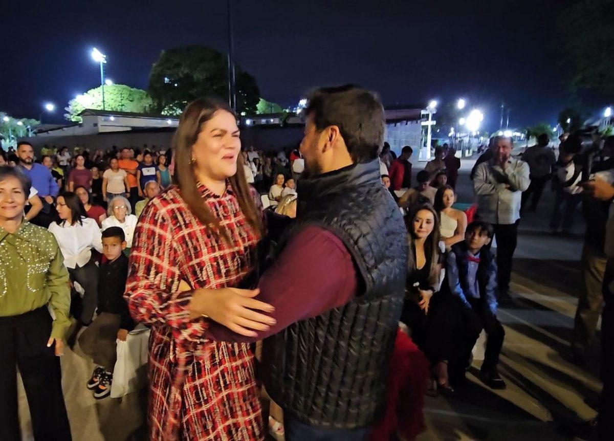 gobernador luna y alcaldesa fuentes recibieron el 2025 en la concha acustica con el pueblo laverdaddemonagas.com 2025 2