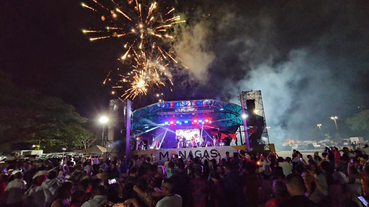 gobernador luna y alcaldesa fuentes recibieron el 2025 en la concha acustica con el pueblo laverdaddemonagas.com 2025 3