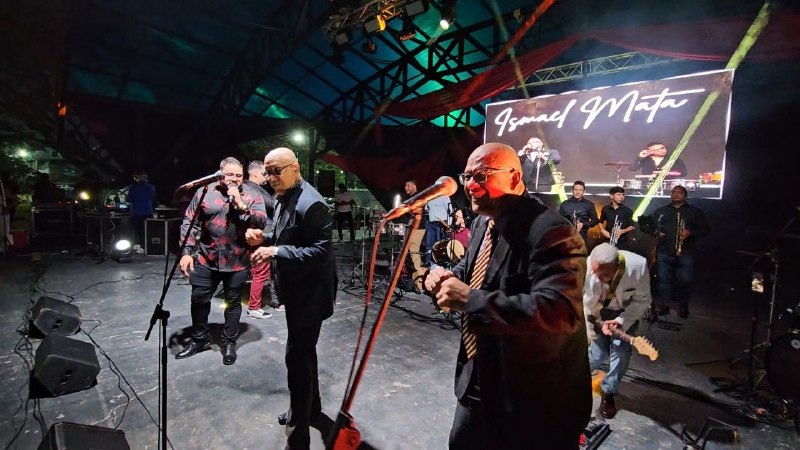 gobernador luna y alcaldesa fuentes recibieron el 2025 en la concha acustica con el pueblo laverdaddemonagas.com 2025 4