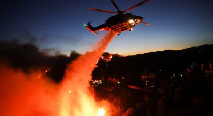 Incendios activos de Los Ángeles causan diez muerte y más de 10,000 estructuras en cenizas