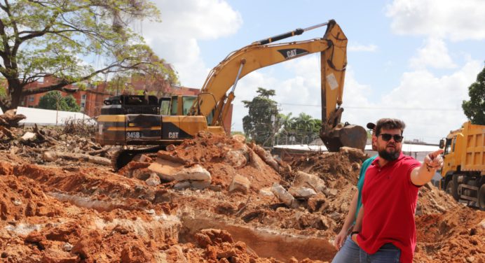 Luna inspecciona trabajos preliminares a la construcción del Materno Infantil