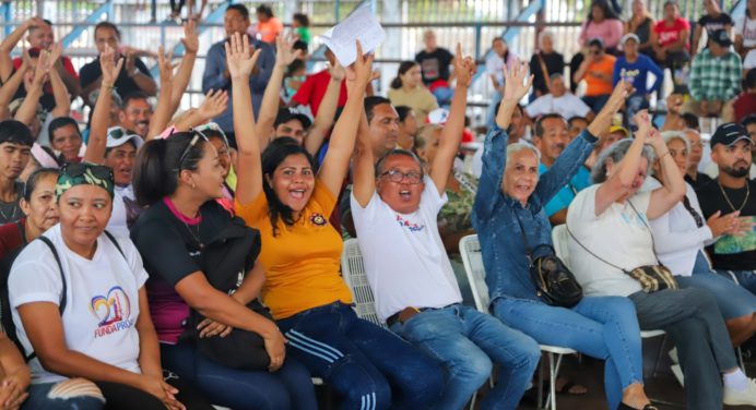 Maduro envió mensaje telefónico a gabinete de gobierno comunal en Las Cocuizas