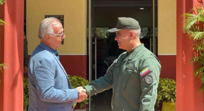 Ministros de defensa de Colombia y Venezuela abordan la crisis en Catatumbo