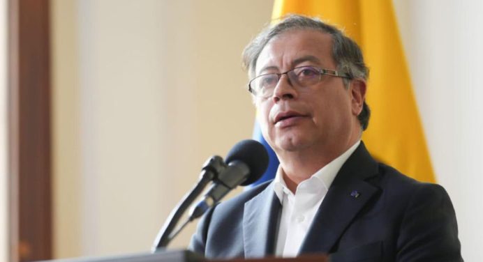 Petro no acudirá a la investidura de Maduro, pero reafirma mantener lazos con Venezuela
