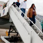 Primer avión con deportados