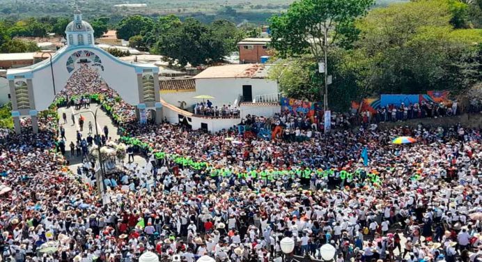 Pueblo larense acudió a procesión de la Divina Pastora en su día