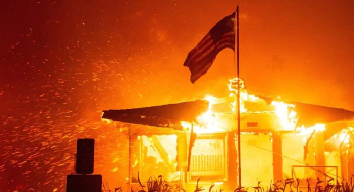 Seis incendios en Los Ángeles aumentan la emergencia y dejan varios muertos