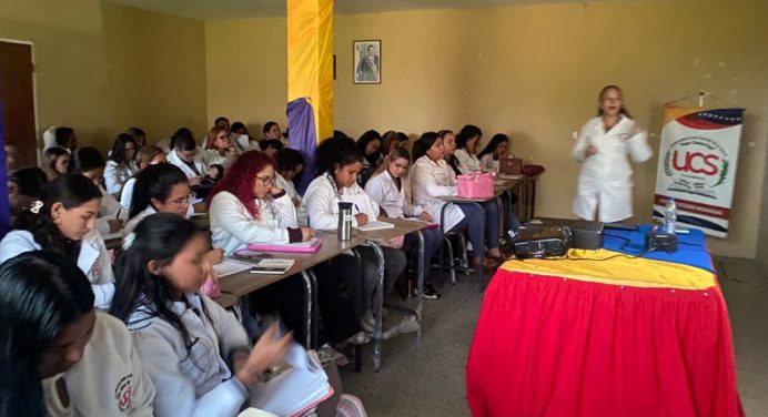 UCS certificará por vez primera a médicos para cumplir artículo 8 en red asistencial