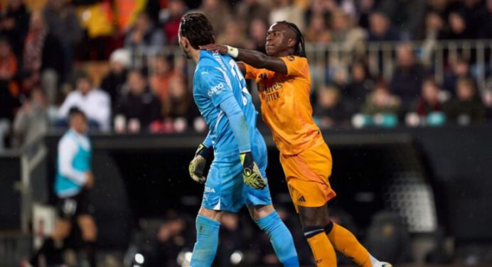 Vinícius recibió una sanción de dos partidos en LaLiga por su tarjeta roja