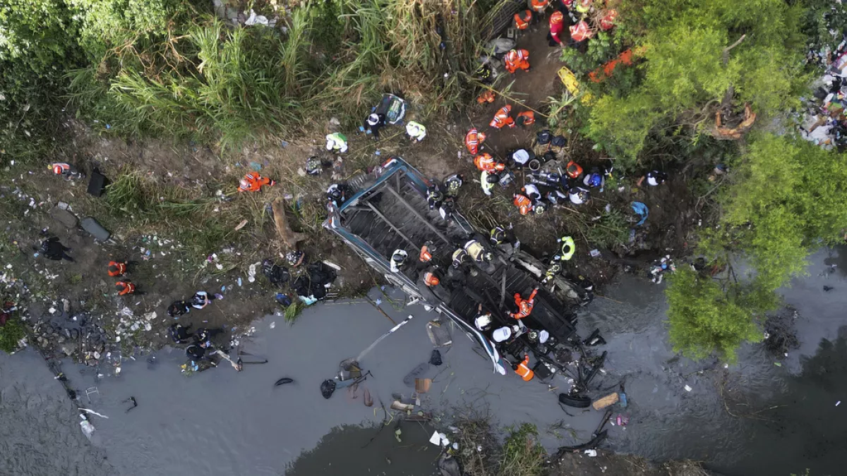 Asciende a 51 los fallecidos en accidente de bus en Guatemala (+FOTOS)