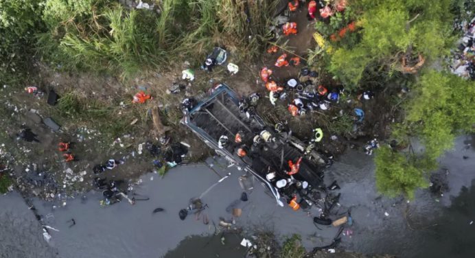 Ascienden a 51 los fallecidos en accidente de bus en Guatemala (+FOTOS)