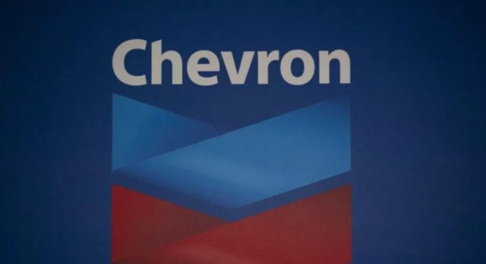 Chevron seguirá operando en Venezuela tras renovación automática de licencia