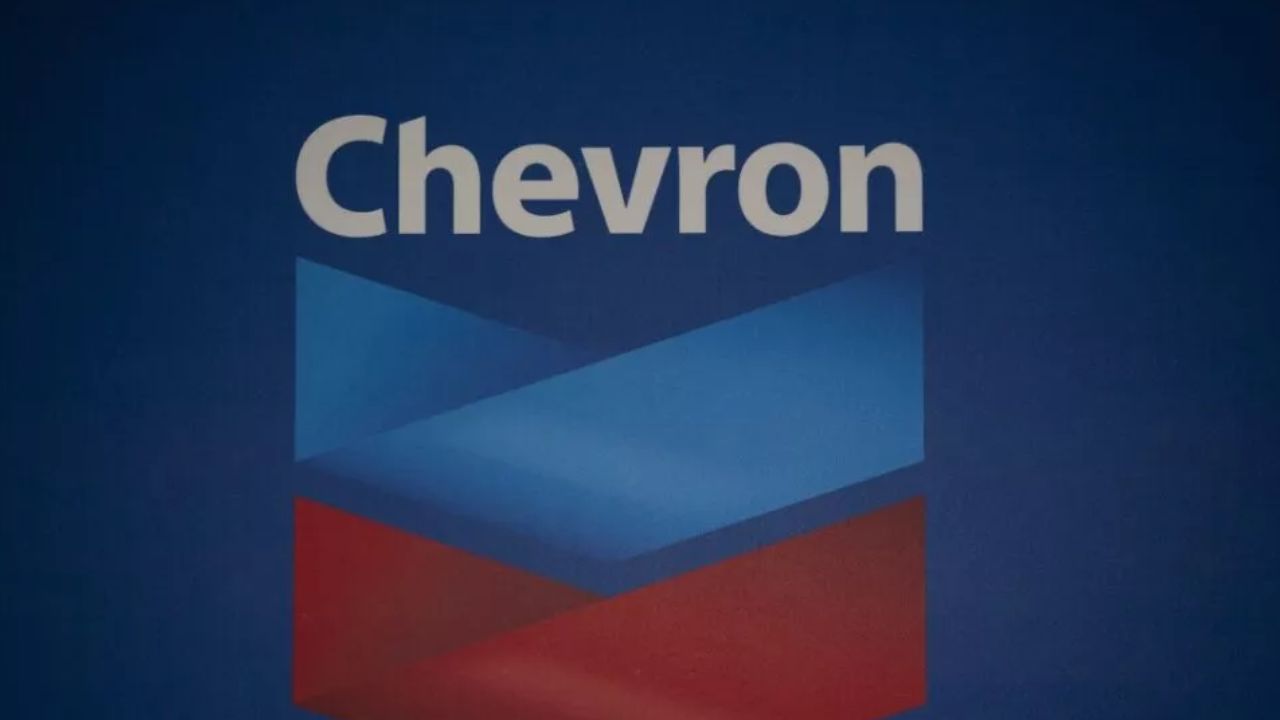 Chevron seguirá operando en Venezuela tras renovación automática de licencia