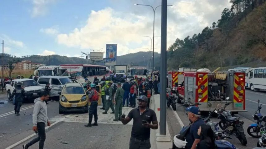 Choque múltiple en la bajada de Tazón