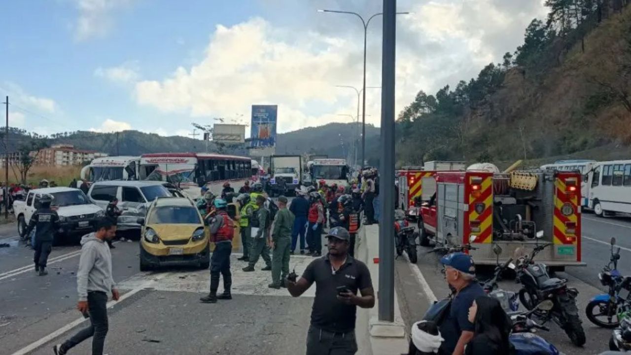 Choque múltiple en la bajada de Tazón