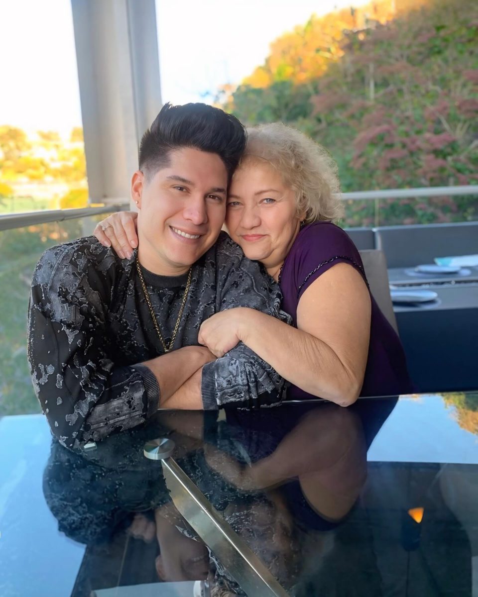 Chyno Miranda se reconcilia con su madre