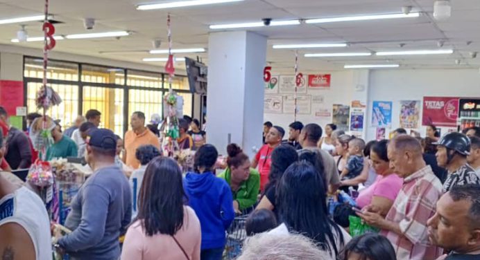 Colapsa sistema en supermercado tras extenso corte eléctrico en Las Cocuizas