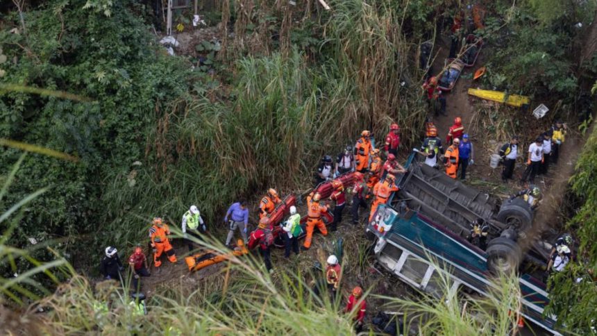 Colisión de autobús al norte de Guatemala