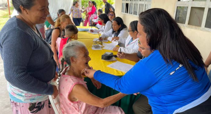 Con jornada médica benefician a más de 150 habitantes de Sueños de Bolívar