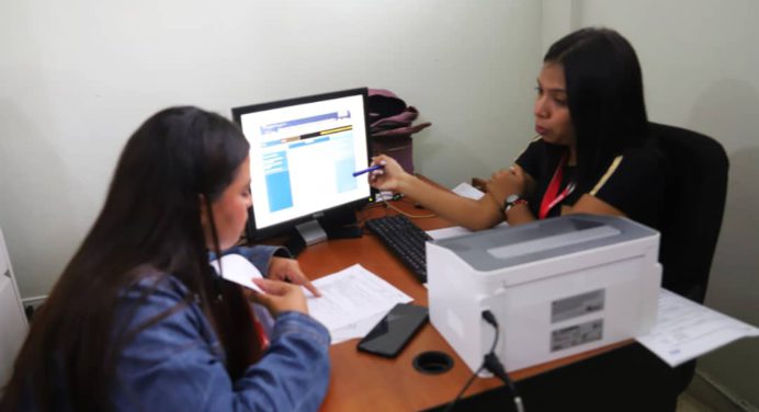 Contraloría Sanitaria Monagas realiza jornada de registro de títulos de profesionales de la salud