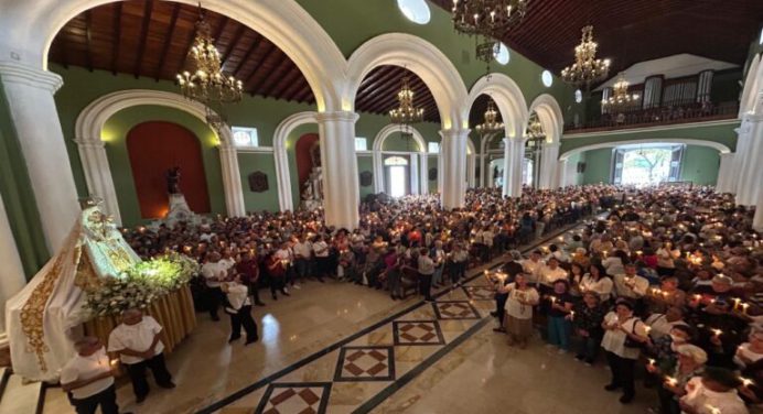 Devotos rindieron tributo a la Virgen de la Candelaria en Caracas