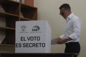ecuador 2025 candidato a la reeleccion daniel noboa ejerce su voto laverdaddemonagas.com la verdad de monagas 2025 02 09t174201.882