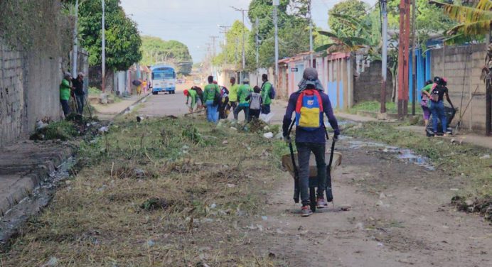 Ejecutan saneamiento en el sector Prados del Este I